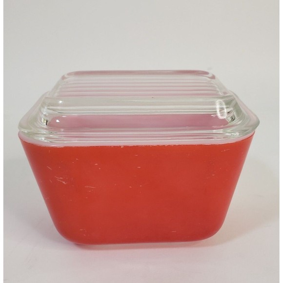 Vtg Pyrex Red Refrigerator Dish Round Backstamp Ribbed Lid 0 501 Glossy 1.5 cup - Picture 1 of 7
